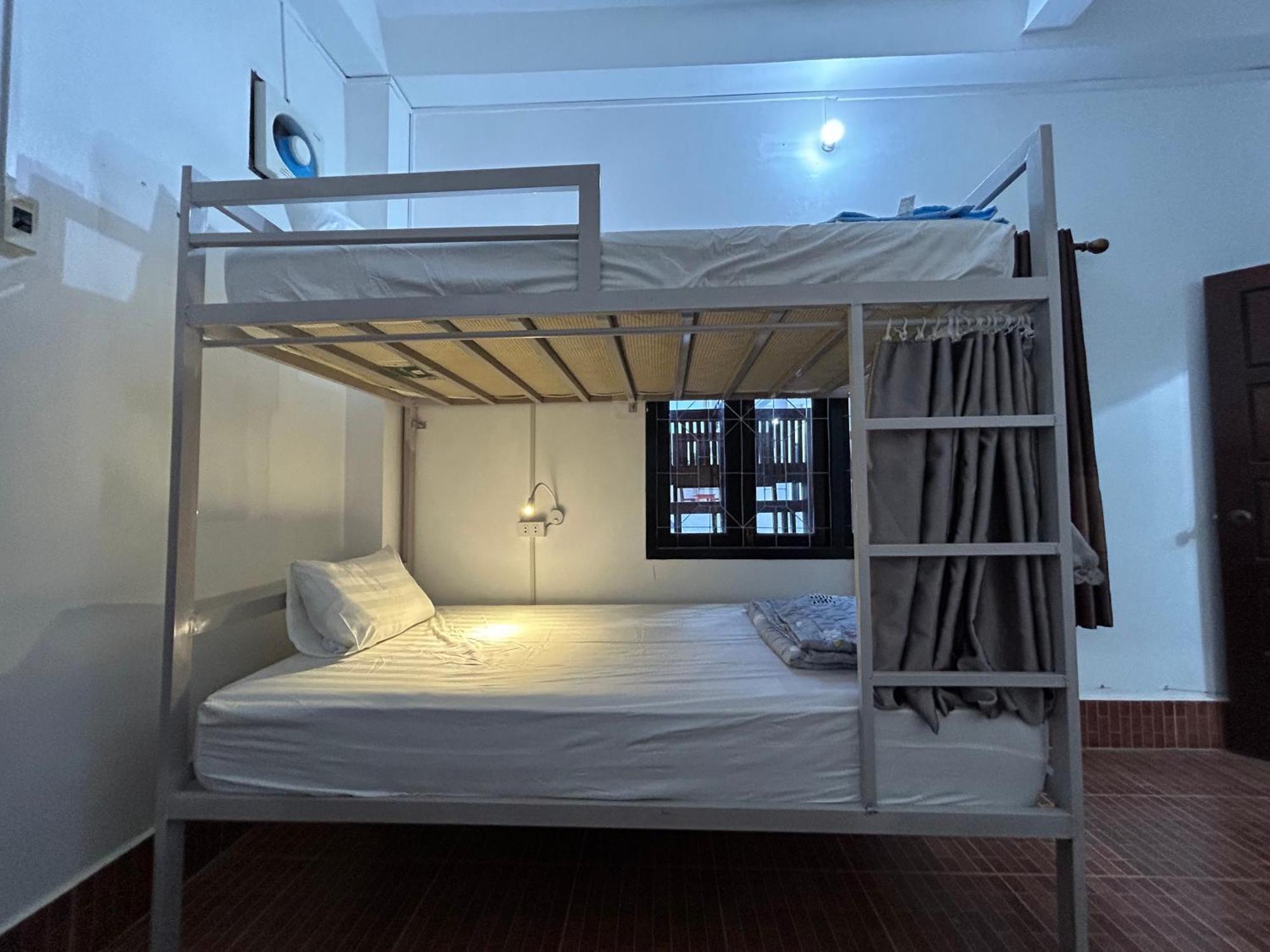 Vang Vieng Backpackers Hostel Esterno foto