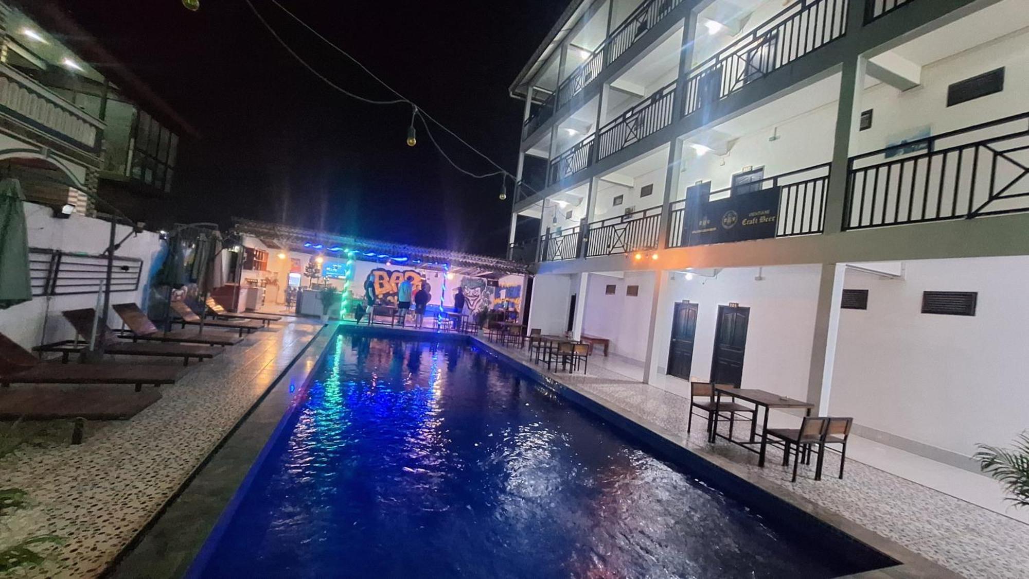 Vang Vieng Backpackers Hostel Esterno foto