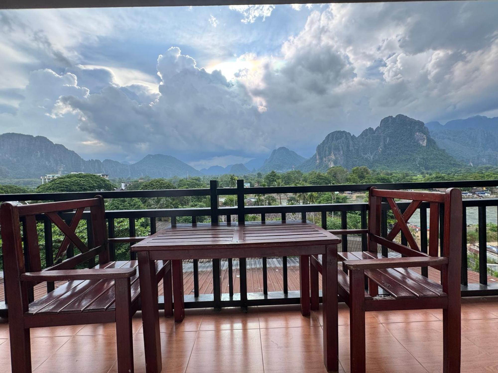 Vang Vieng Backpackers Hostel Esterno foto