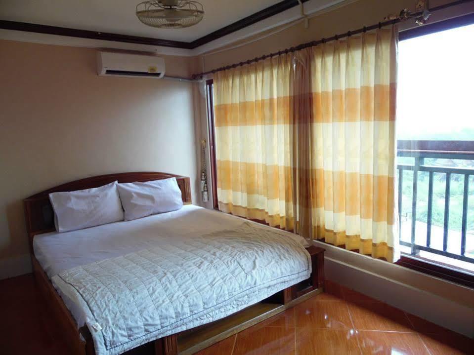 Vang Vieng Backpackers Hostel Esterno foto